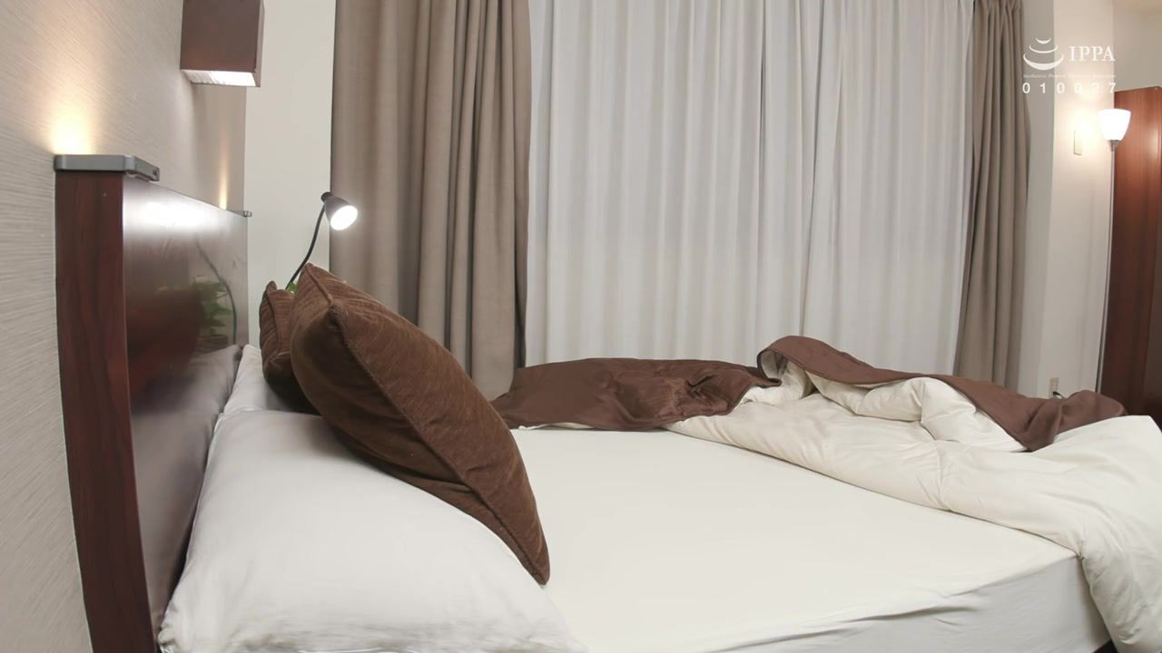 AKDL-247 [Self-Drinking Saffle] My Favorite Busty Men's