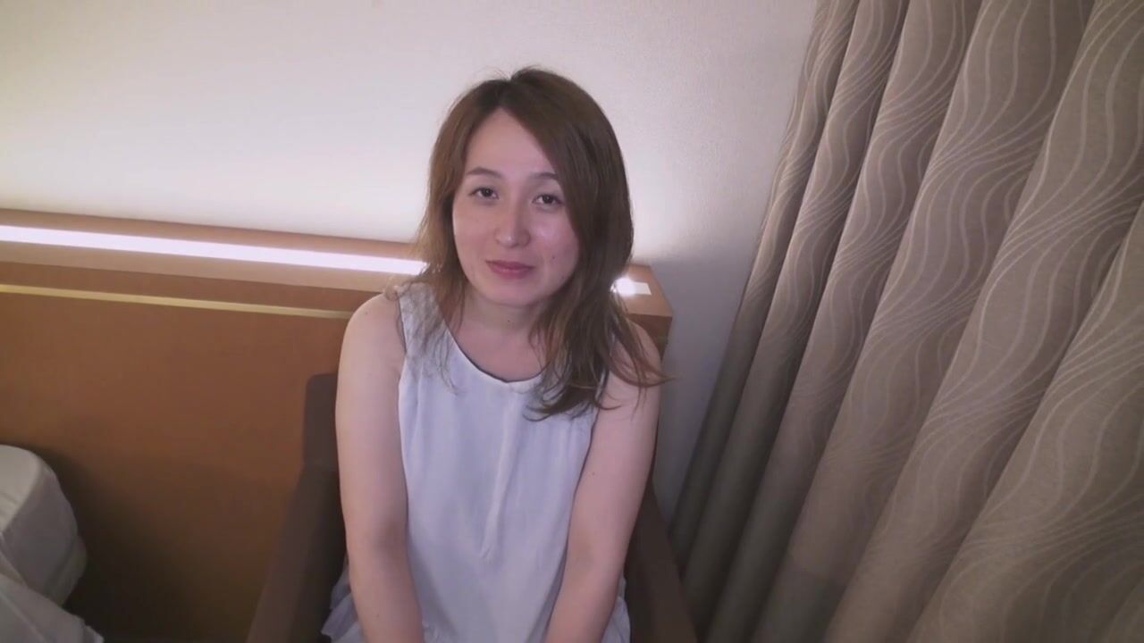 オッパイ大きめの熟女を裸-涼子