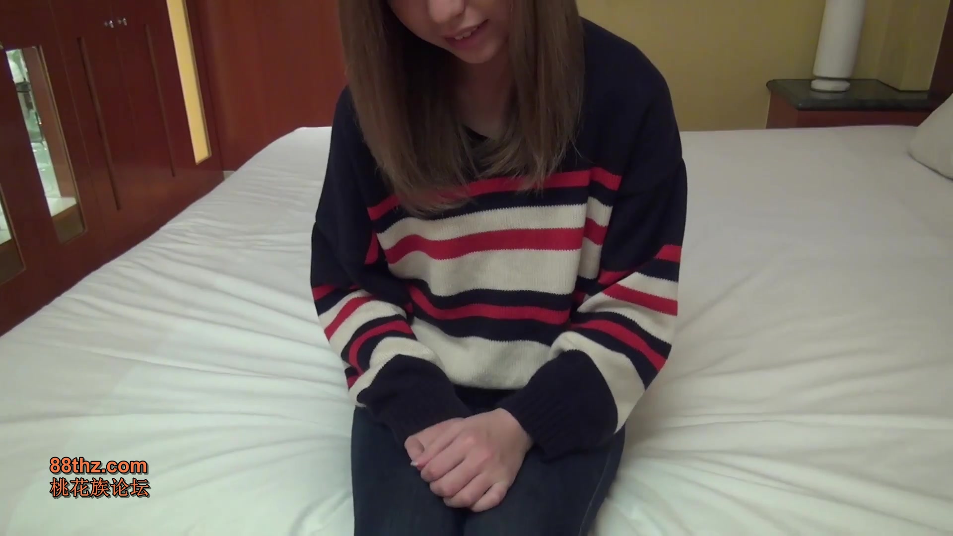 FC2 PPV 848234 初撮り♥完全顔出し♥訳ありなエロカワ子持ち美人妻23歳が不倫ＮＴＲハメ撮りで生中  Embed Player